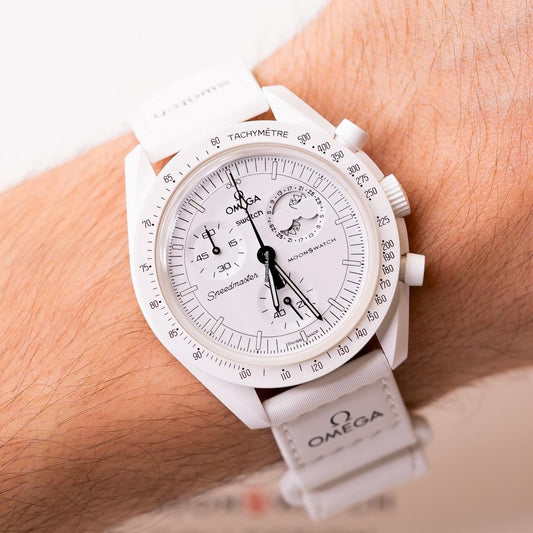 Slim Design Acetate Speed Master Watch With Polished Look